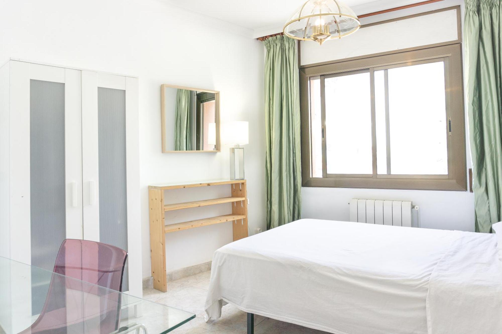 Charming In Shared Near Camp Nou * Barcelona
