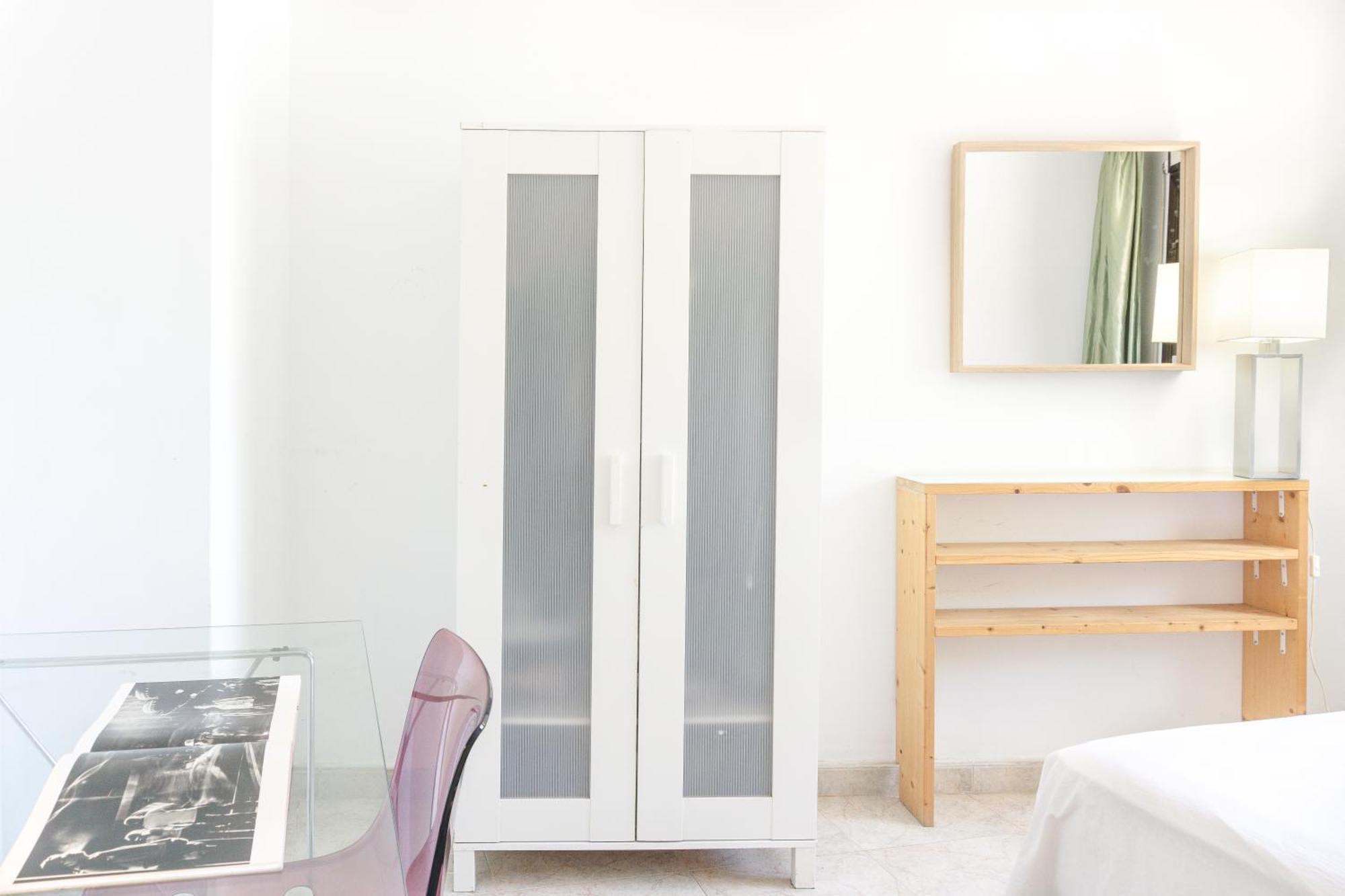 Charming In Shared Near Camp Nou Barcelona
