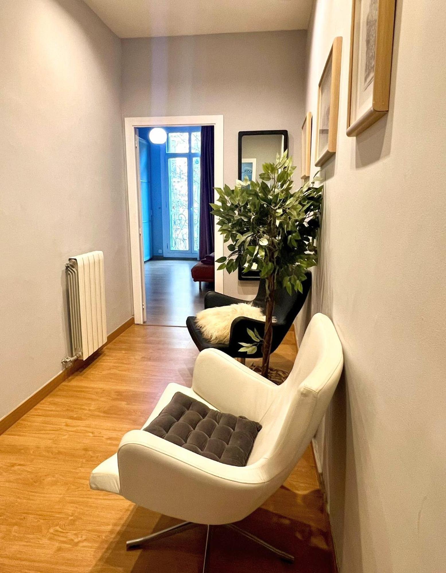 Luxury Apartment *