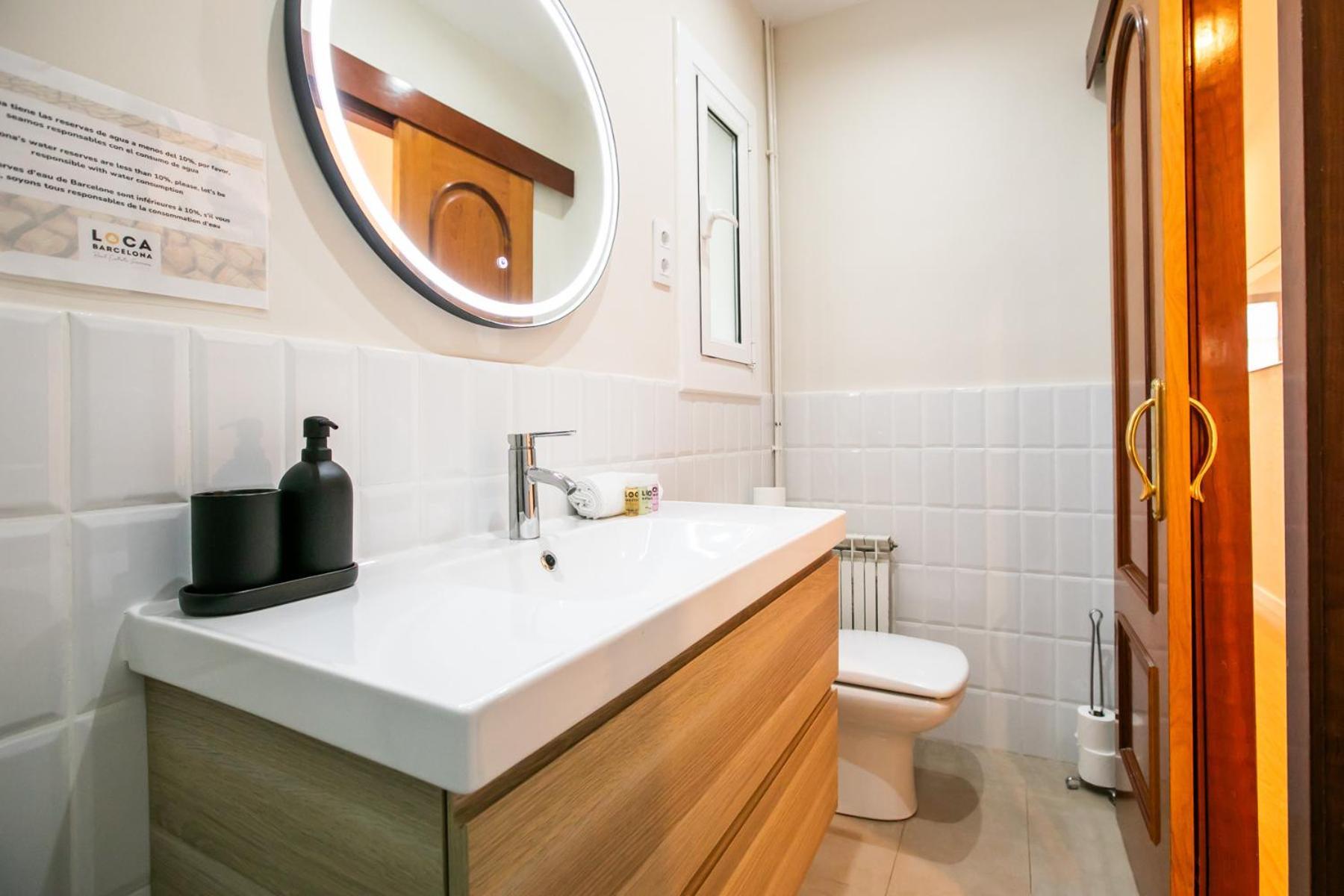 Apartment 42ara1026 - Spacious In Eixample Barcelona