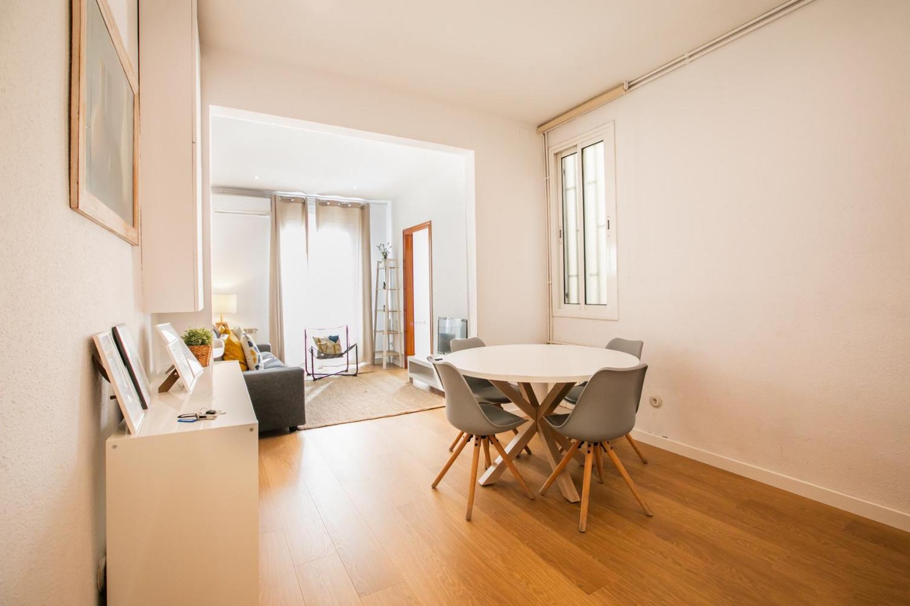 42ara1026 - Spacious In Eixample Apartment