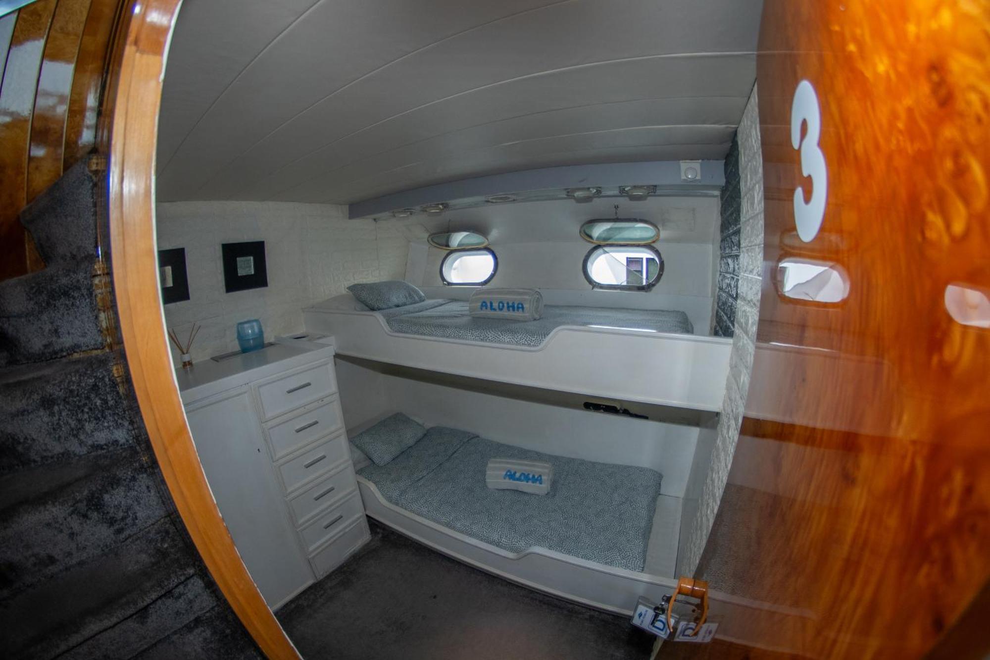 Aloha Boat Hotel en barco *
