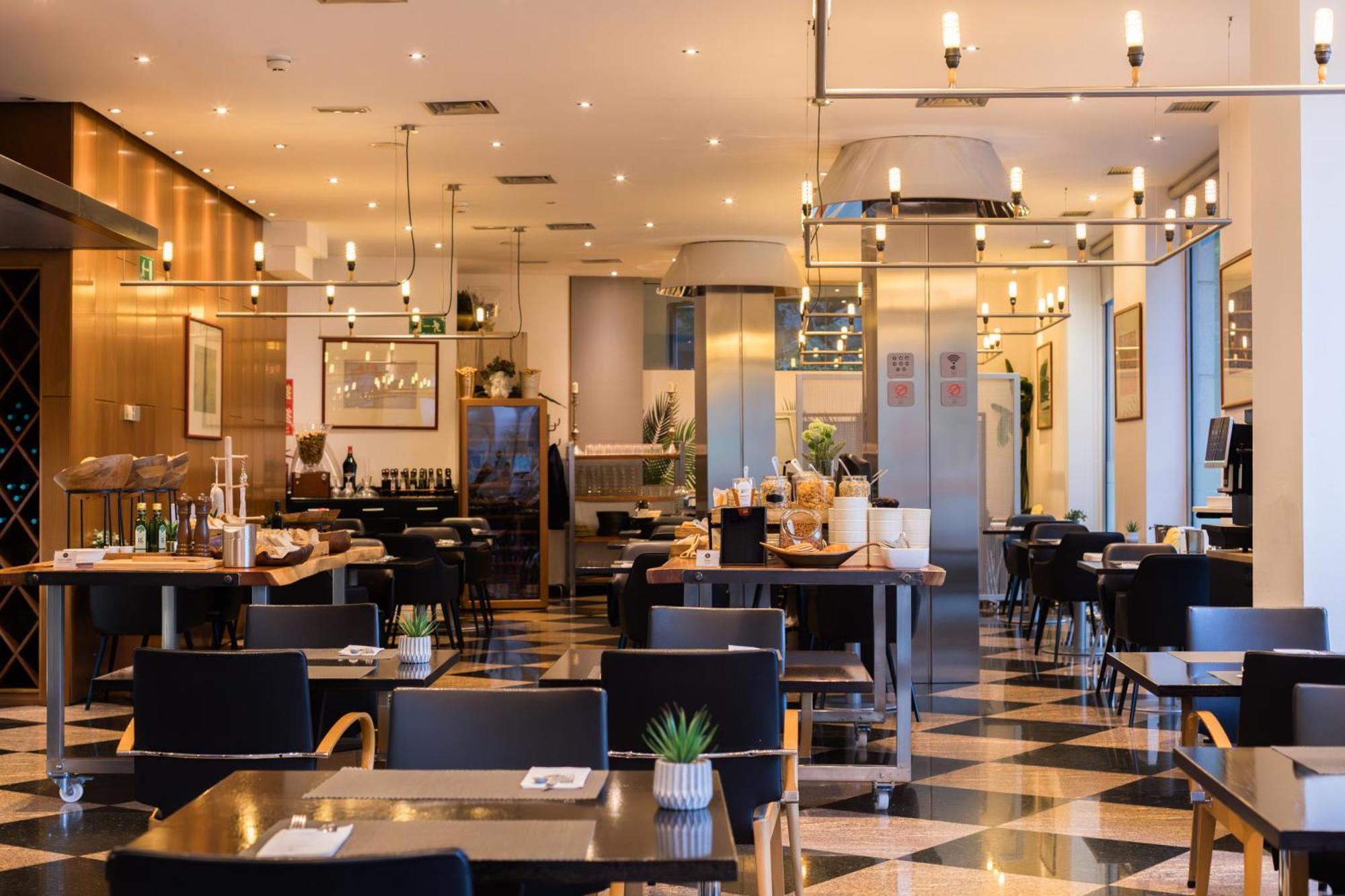 Abba Sants Hotel 4*