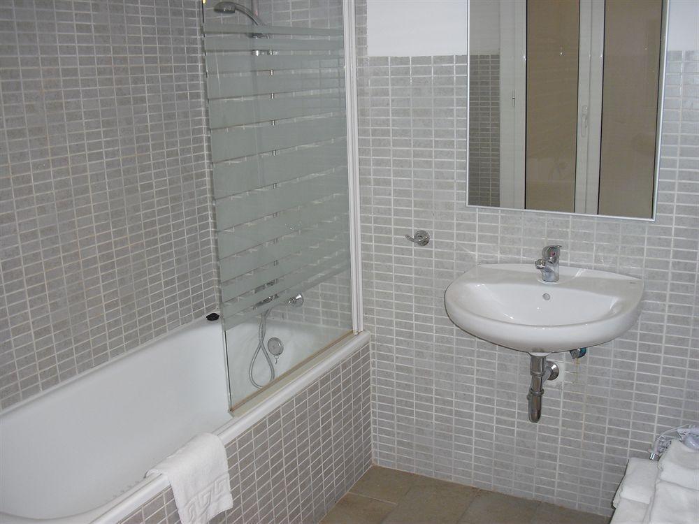 Apartaments Travessera-Parc Gueell