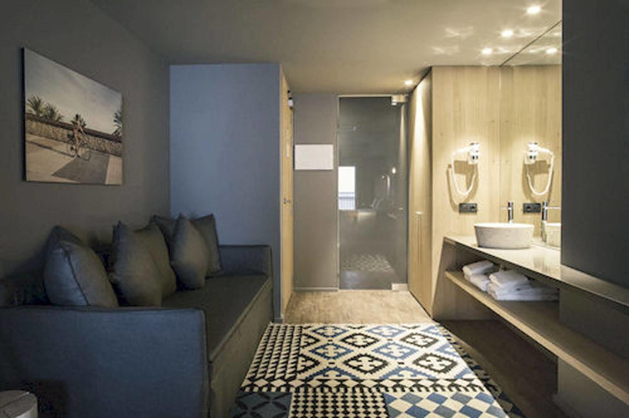 Yurbban Trafalgar Hotel 3*