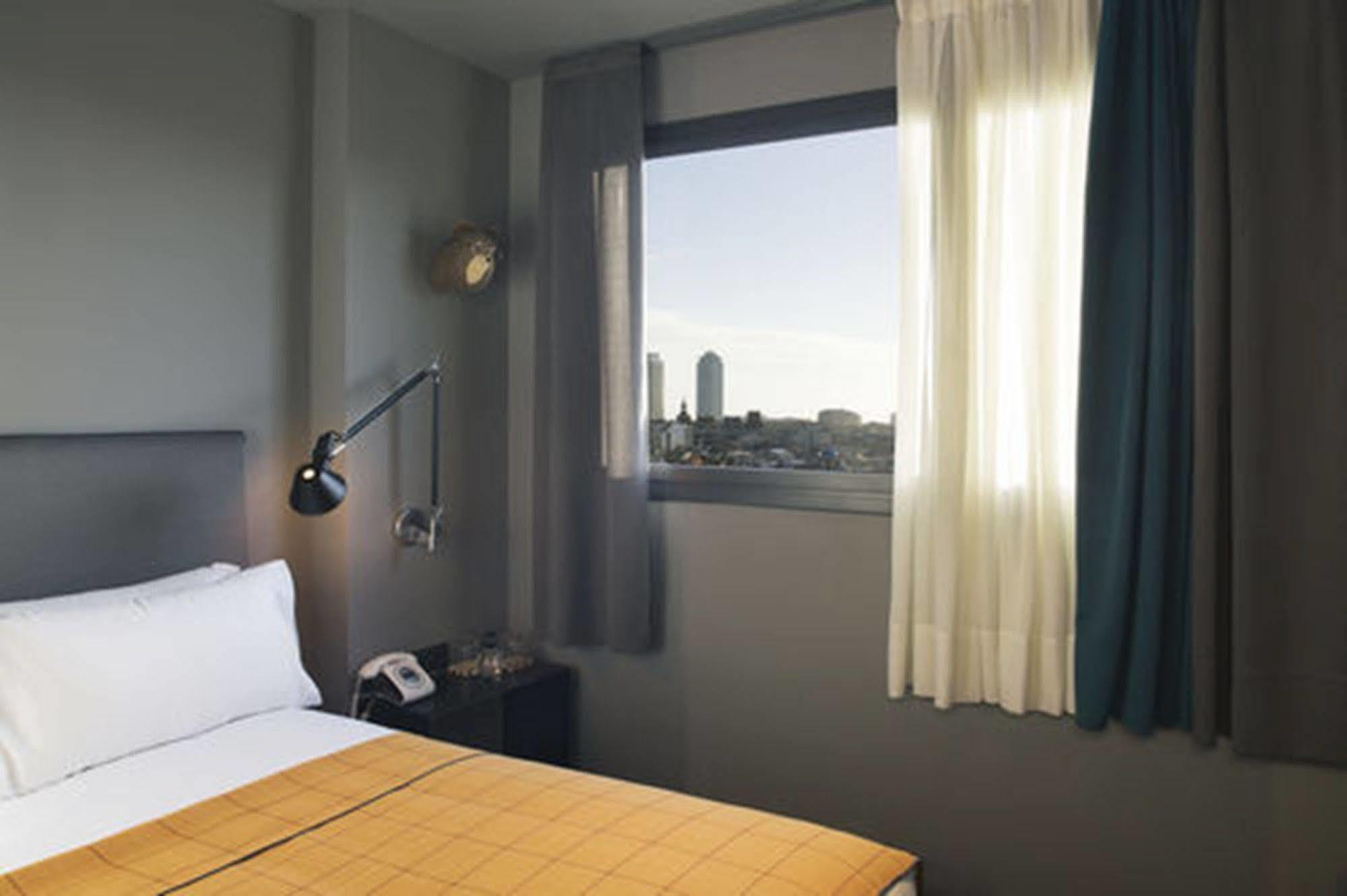 Hotel Yurbban Trafalgar 3*