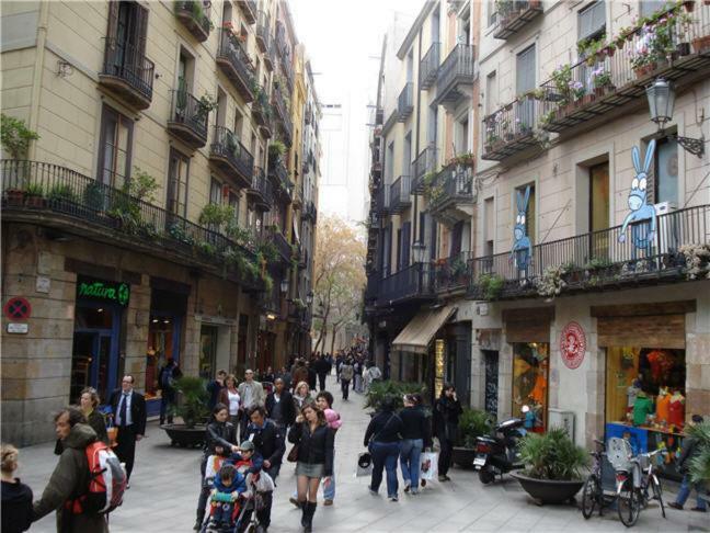 In The Middle Of Born Apartamento